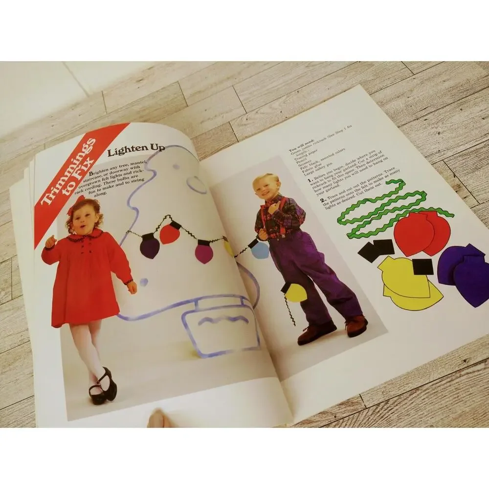 Christmas is‎ Coming Vol 4 Leisure Arts - Holiday Projects for Children + Parent